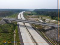 Foto: PT Semen Indonesia (Persero) Tbk (SIG) memasok kebutuhan semen untuk pembangunan jalan Tol Trans Sumatera.