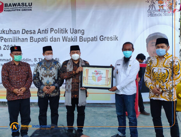 Foto: Bawaslu RI saat mengukuhkan Desa Sekapuk Gresik sebagai Desa Anti Politik Uang.