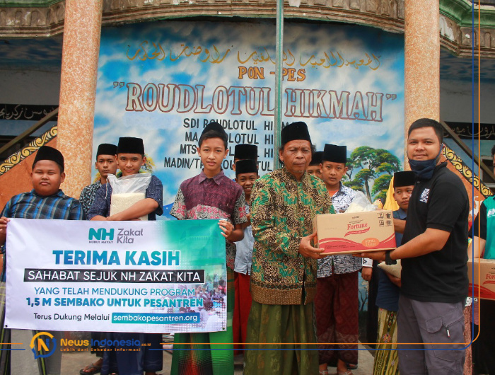 Foto: NH Zakatkita saat memberikan bantuan ke sejumlah Ponpes di Gresik.