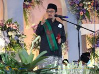 Foto: Ustad Yusuf Mansur, pengasuh Ponpes Darul-Qur’an, Cipondo, Tangerang, Banten, saat mengisi ceramah di acara maulid Nabi Pemkab Sumenep.