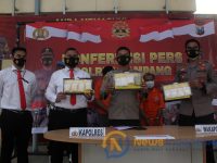 Foto : Kapolres Sampang saat menggelar konferensi pers ungkap kasus Narkoba di halaman Mapolres Sampang.