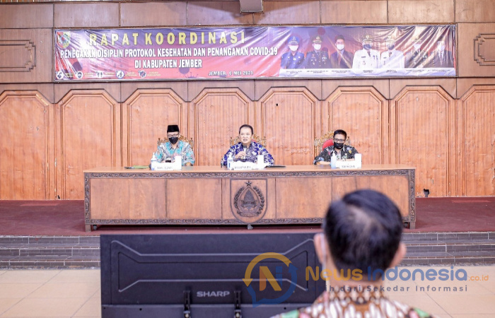 Foto: Bupati Jember Hendy Siswanto Memimpin Rakor Penegakan Disiplin Prokes di Aula PB Sudirman (Foto: Dok Humas Pemkab Jember)