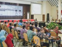 Caption: Bupati Jember, Hendy Siswanto, saat Memimpin Rakor LPPD di Pendapa Wahyawibawagraha (Foto dok. Humas Pemkab Jember)