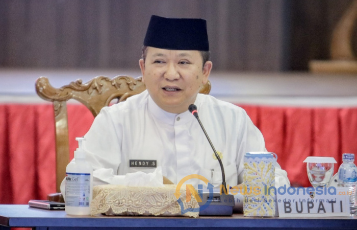 Caption: Bupati Jember, Hendy Siswanto, saat Memimpin Rakor Ketersediaan Beras dan Stabilisasi Harga Gabah.