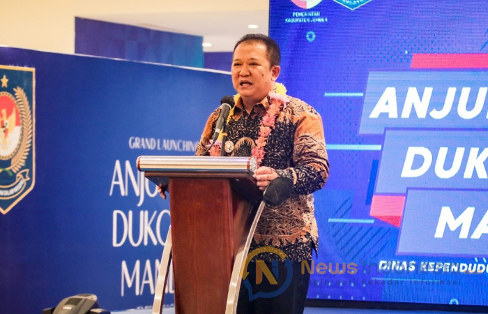 Caption: Bupati Jember Hendy Siswanto, saat Meresmikan Anjungan Dukcapil Mandiri di Mall Transmart Jember.