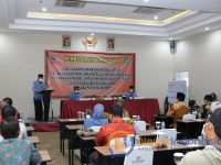 Foto: Sekretaris Daerah (Sekda) Kabupaten Sumenep, Ir. Edy Rasiyadi, saat membuka Sosialisasi Kebijakan Penanaman Modal dan Kemitraan Usaha, di De Bagraf Hotel.