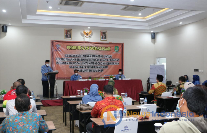 Foto: Sekretaris Daerah (Sekda) Kabupaten Sumenep, Ir. Edy Rasiyadi, saat membuka Sosialisasi Kebijakan Penanaman Modal dan Kemitraan Usaha, di De Bagraf Hotel.