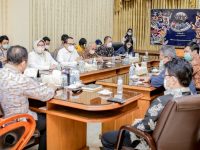 Caption : Bupati Hendy Siswanto Menerima Kunjungan Kerja Asisten Deputi Kemenko Perekonomian RI.