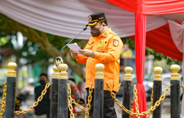 Foto: Bupati Jember, Hendy Siswanto, saat Memimpin Apel Gelar Pasukan Pemberlakuan PPKM Darurat. (Dok Humas)