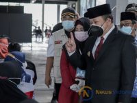 Foto: Bupati Jember, Hendy Siswanto, saat memantau pelaksanaan vaksinasi di Sekolah Perempuan Jember.