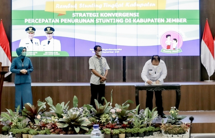 Foto: Bupati Jember, Hendy Siswanto, saat mengadakan Rembuk Stunting bersama sejumlah pihak, di Pendapa Wahyawibawagraha.