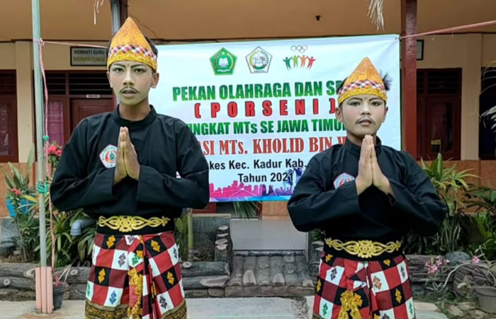 Foto: Atlet peraih juara 1, cabang olahraga pencak silat ganda putra delegasi Kabupaten Pamekasan di Porseni tingkat MTs se-Jawa Timur di Malang.