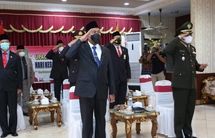 Foto: Bupati Sumenep, Achmad Fauzi, saat mengikuti upacara peringatan Hari Kesaktian Pancasila secara virtual yang dipimpin Presiden Joko Widodo di monumen Pancasila Sakti Lubang Buaya Jakarta Timur.
