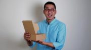https://www.freepik.com/premium-photo/adult-asian-man-showing-surprised-face-expression-when-open-gift-box_19122874.htm#query=membuka%20hadiah&position=1&from_view=search