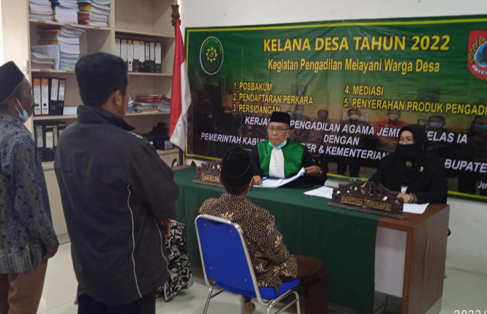 Foto: Proses isbat nikah yang difasilitasi Disdukcapil Jember, Pengadilan Agama, dan Kantor Kementerian Agama.