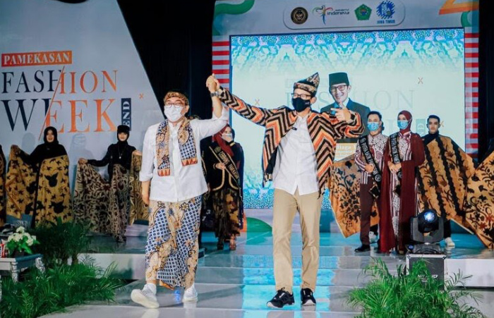 Foto: Menparekraf RI Sandiaga Shalahuddin Uno saat menghadiri Pamekasan Fashion Weekend (PFW).