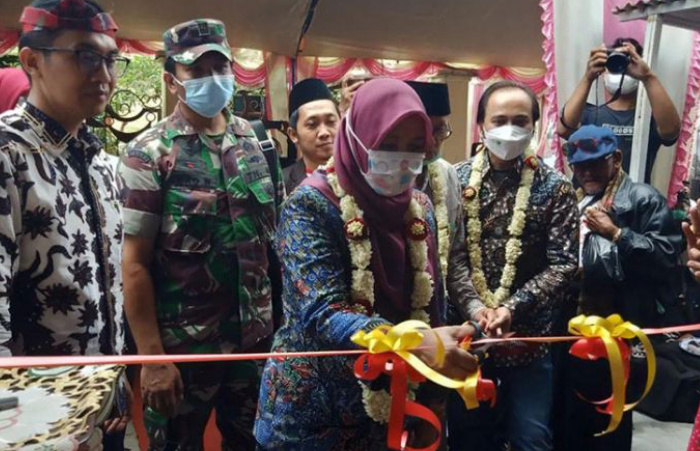 Foto: Peresmian Rumah Budaya Pelestarian Keris ditandai dengan Pengguntingan Pita Oleh PLH Didikbud Pamekasan.