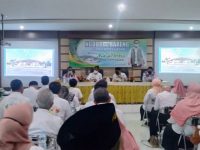 Foto: Bupati Pamekasan dan Seketaris Daerah ngobrol bareng bersama dr Mahzar dan puluhan dokter di Aula RSUD Slamet Martodirdjo.