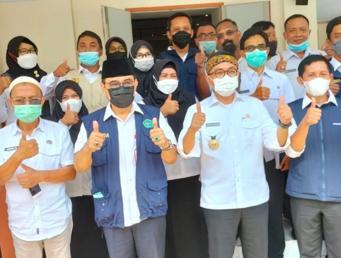 Foto: Bupati Pamekasan Baddut Tamam sewaktu safari ke Dinas PUPR dan DPRKP stempat.
