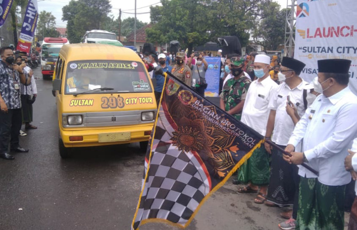 Foto: Angkutan Sultan City Tour diluncurkan Bupati Jember Hendy Siswanto.