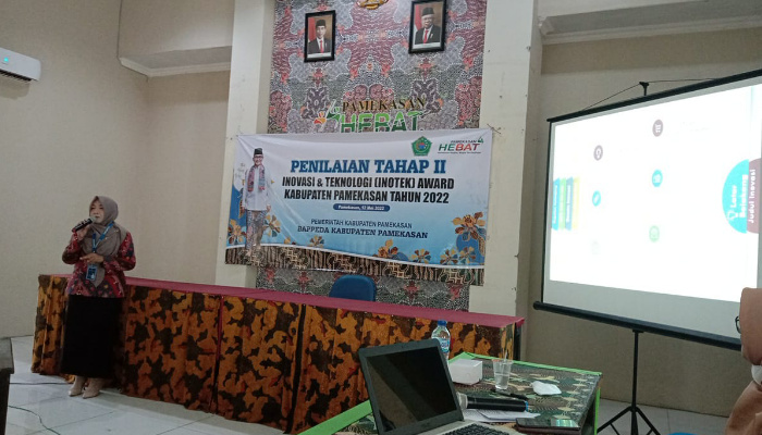 Foto: Diskominfo Pamekasan saat memberikan pelayanan terbaik dan Prima bagi Masyarakat Bumi Gerbang Salam.