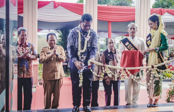 Foto: Dirjen Badan Badan Peradilan Umum MA Bambang Myanto meresmikan PTSP di PN Jember.