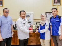 Foto: Bupati Jember Hendy Siswanto menggandeng Relawan TIK wujudkan Smart City