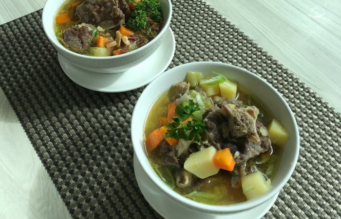 Foto: MakanKoe Java Lotus Hotel kembali berinovasi dengan menu baru Sop Buntut dan Sop Iga.