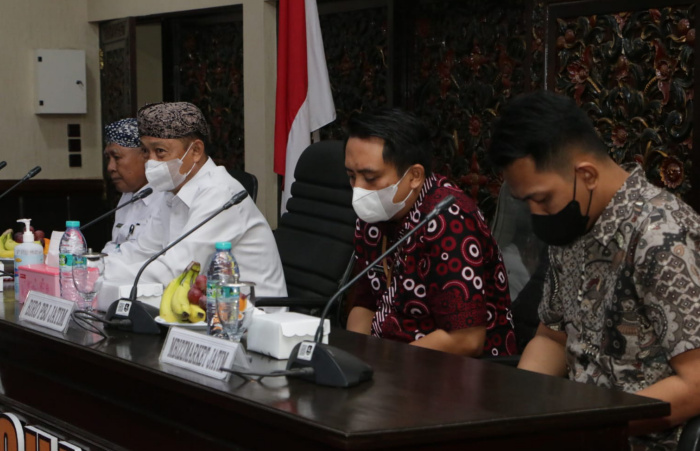 Foto: Sekdakab Sumenep, Edy Rasiyadi saat Bimtek Penyelenggaraan Jatim Bejo di Kantor Bupati.