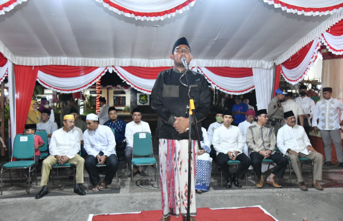 Foto: Bupati Sumenep Achmad Fauzi saat menyampaikan sambutan dalam Pawai Asyuro memperingati Tahun Baru Islam 1 Muharram 1444 Hijriah.
