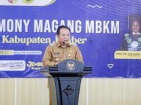Foto: Bupati Jember Hendy Siswanto saat memberikan dalam closing ceremony magang MBKM.