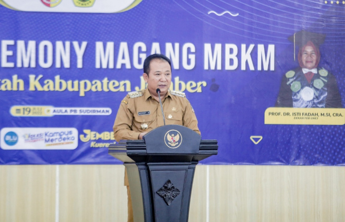 Foto: Bupati Jember Hendy Siswanto saat memberikan dalam closing ceremony magang MBKM.