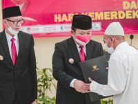 Bupati Hendy Siswanto dan Wabup Gus Firjaun menghadiri pemberian remisi kemerdekaan kepada ratusan narapidana di Jember.